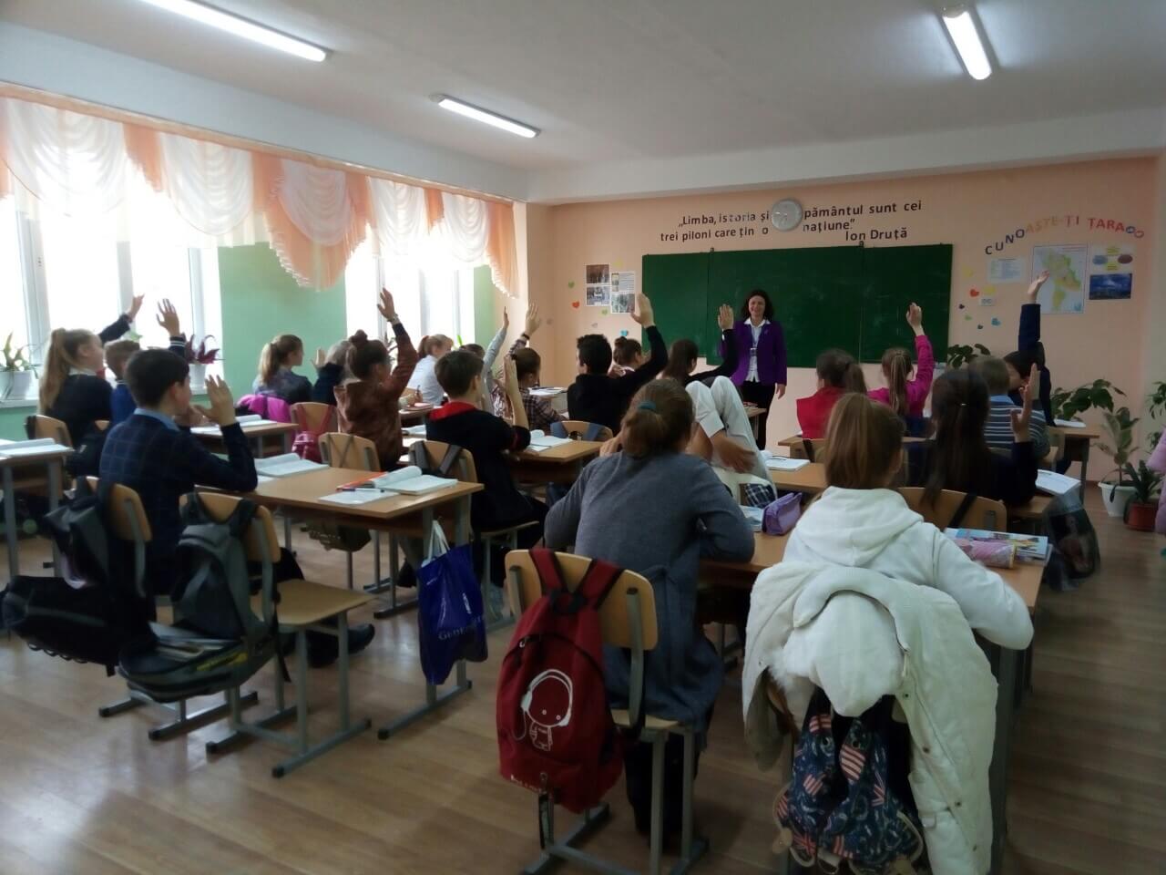 Elevii din satul Hârbovăț raionul Anenii Noi s-au întâlnit cu Ombudsmanul Copiilor