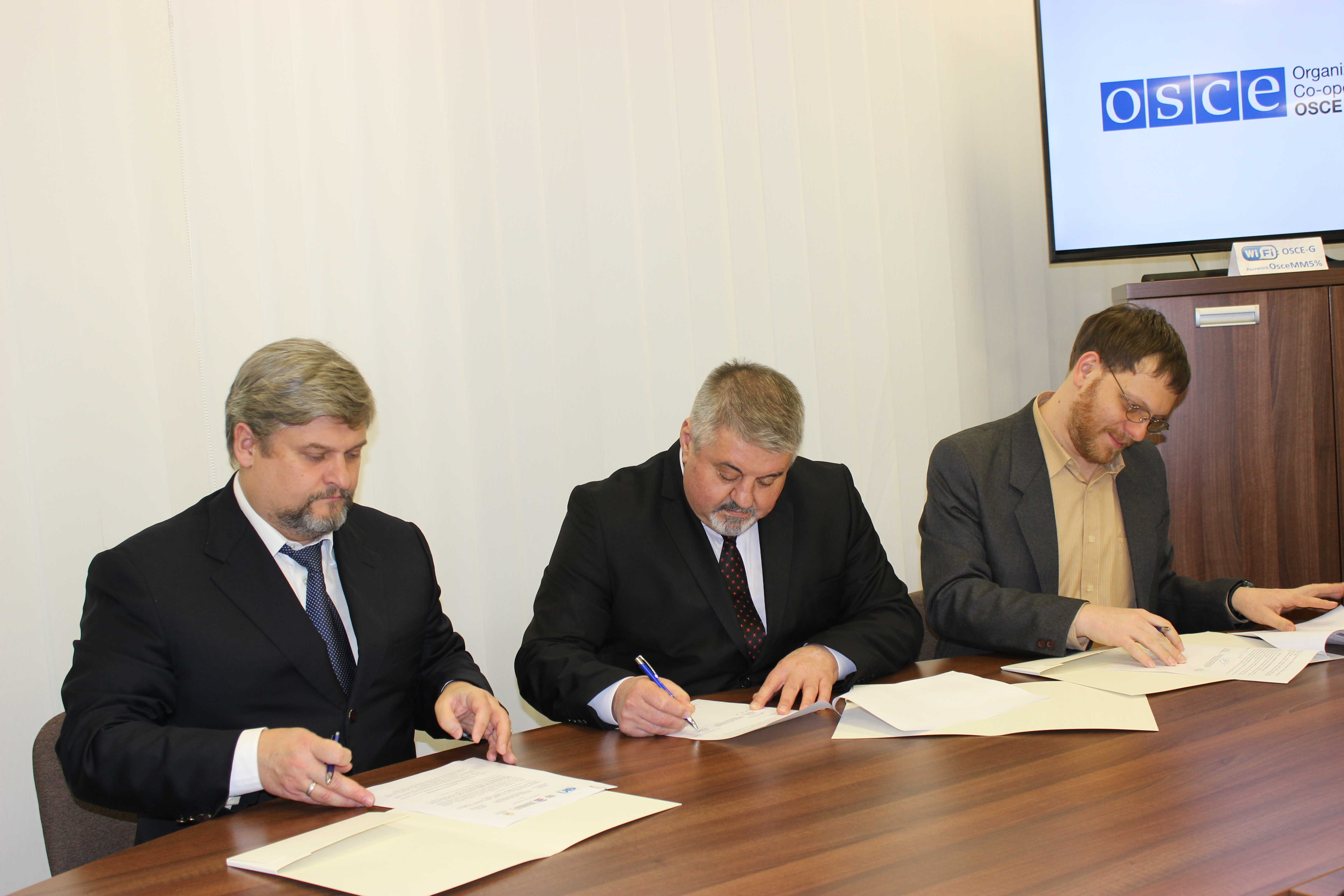 Oficiul Avocatului Poporului, Agenția Relații Interetnice și Consiliul pentru prevenirea și eliminarea discriminării și asigurarea egalității au semnat un acord tripartit de colaborare.