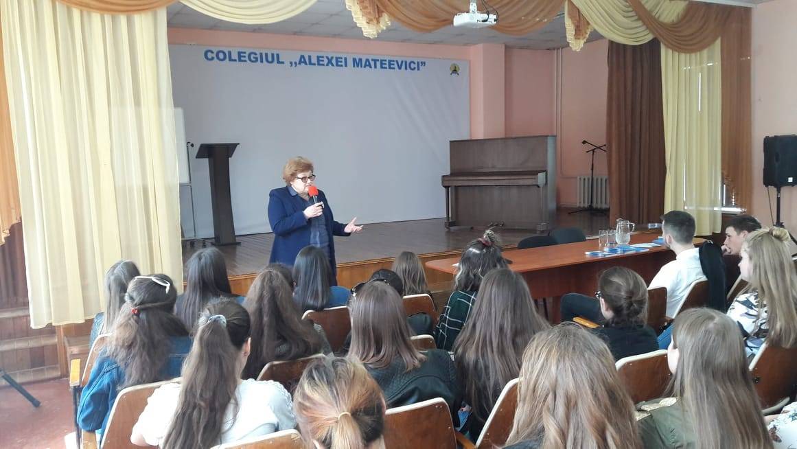 Avocatul Poporului pentru drepturile copilului  Maia Bănărescu în dialog cu studenții