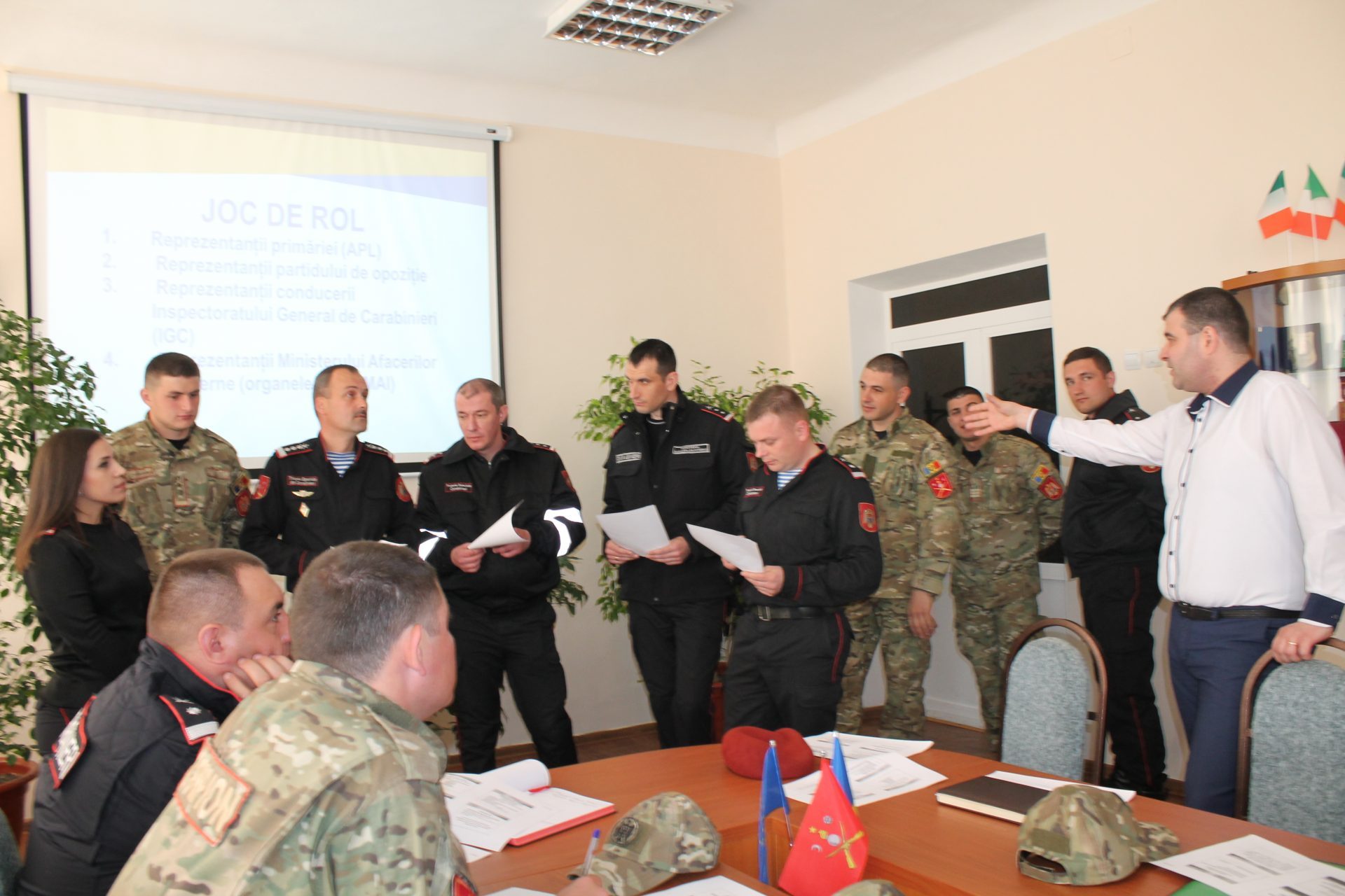 CONTINUĂ INSTRUIREA ÎN DOMENIUL RESPECTĂRII DREPTURILOR OMULUI ORGANIZATĂ DE OFICIUL AVOCATULUI POPORULUI PENTRU CARABINIERI