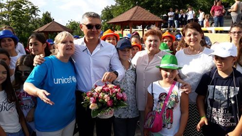 Детский Омбудсмен принял участие в акции, призывающей к миру и соблюдению прав ребёнка, организованной ЮНИСЕФ.