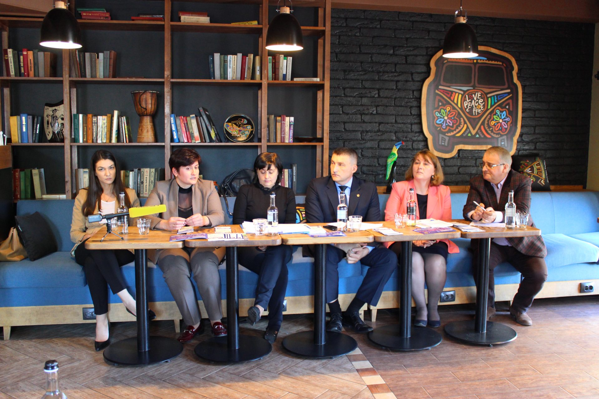  Legea privind avertizorii de integritate trebuie să devină un mecanism eficient contra corupţiei –  tema clubului de presă  cu participarea reprezentanților CNA, ai Oficiului Avocatului Poporului și a unor experți independenți.