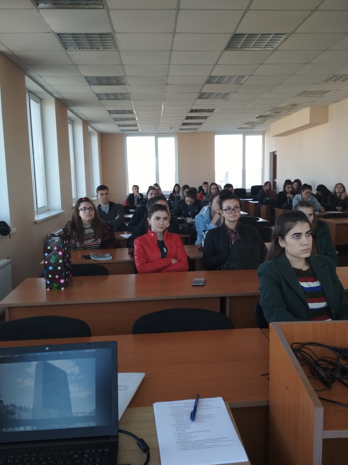 Будущие юристы из Комратского Университета информированы о деятельности Национального учреждения по защите и продвижению прав человека в молдове — Офисе Народного Адвоката.