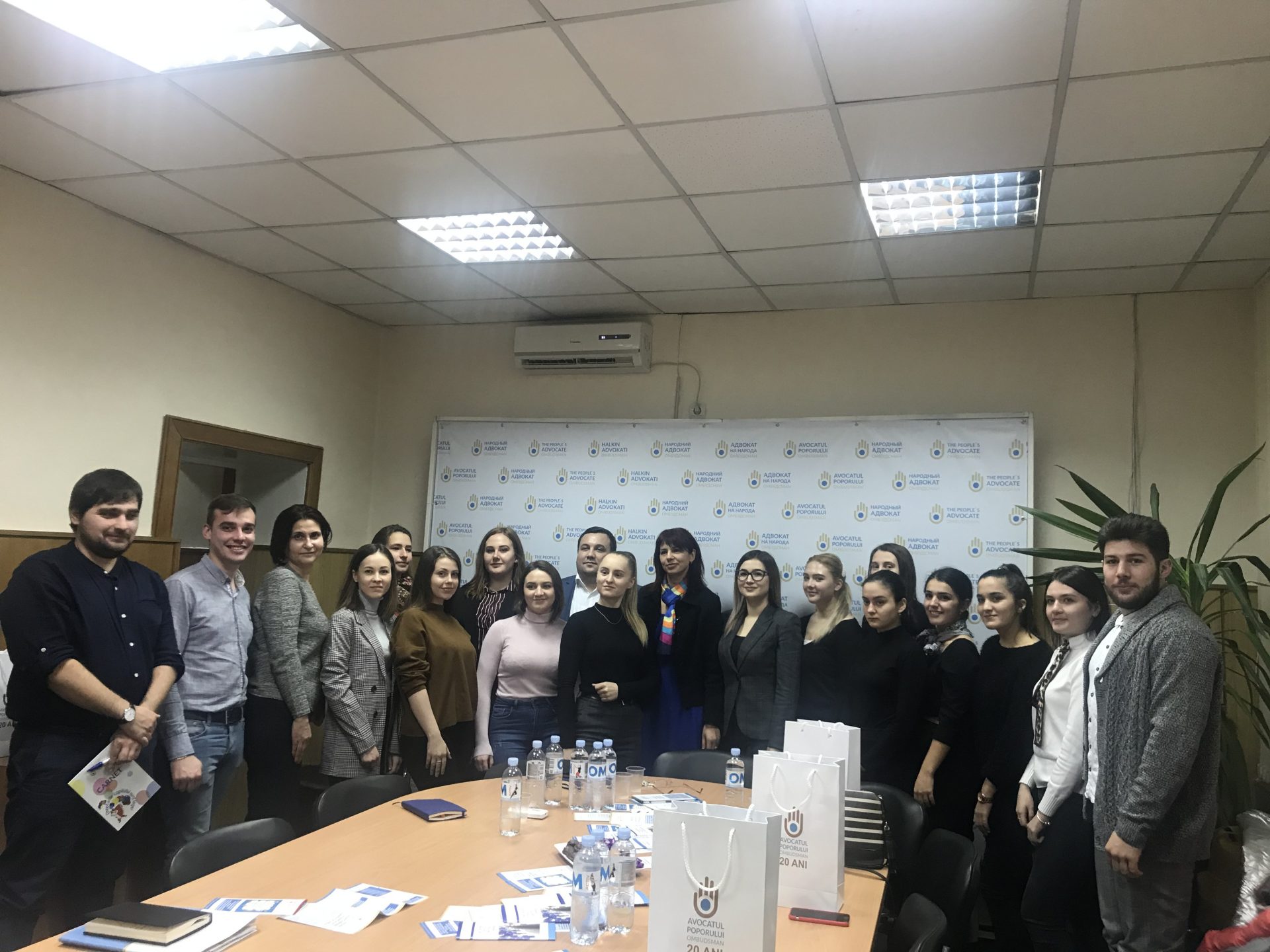 Funcționari ai Oficiului Avocatului Poporului, în dialog cu tineri din cadrul Asociației Europene a Studenților în Drept (ELSA) din Republica Moldova