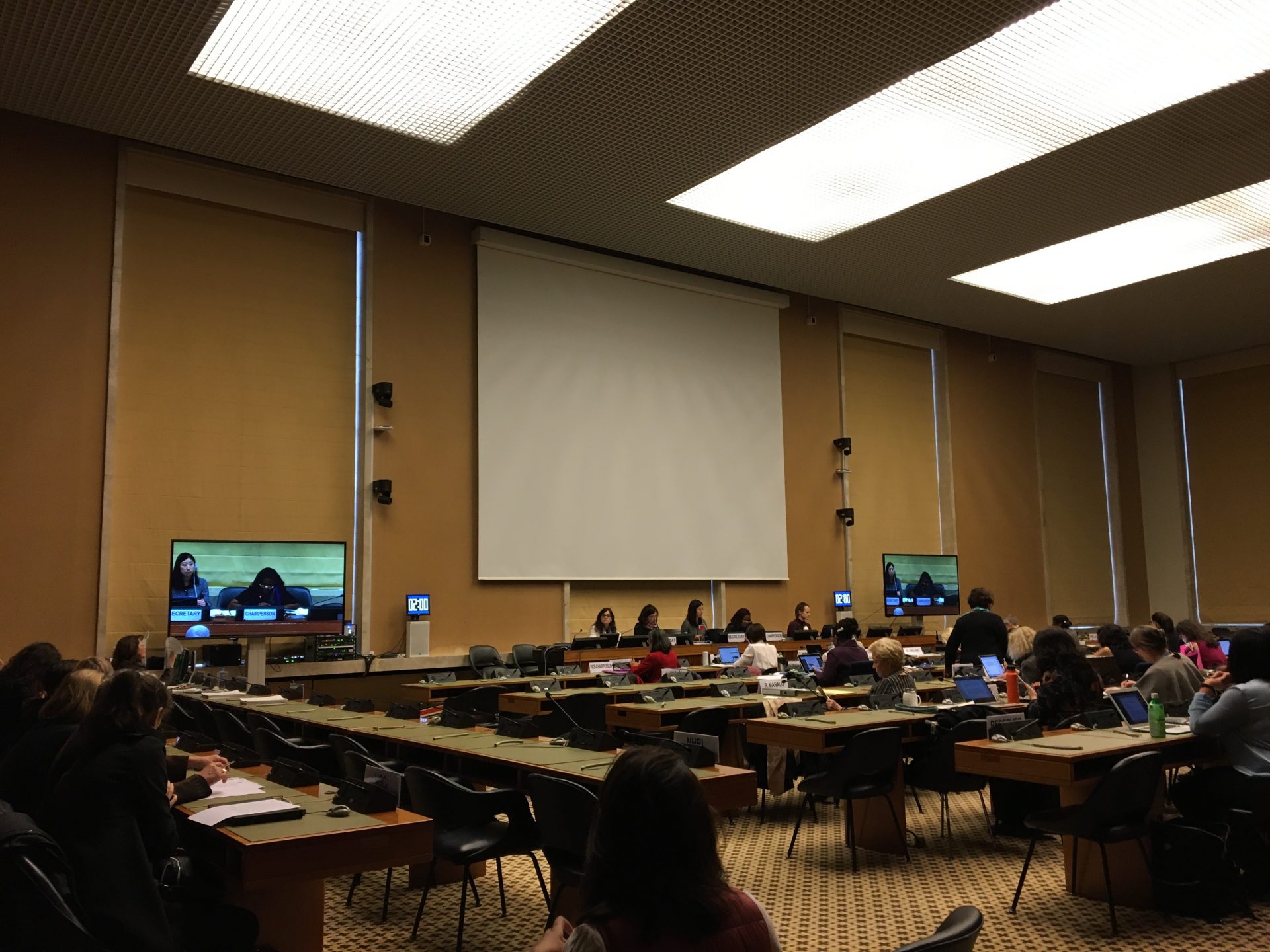 Raportul alternativ al Avocatului Poporului, depus și prezentat la CEDAW: Femeile din Republica Moldova se confruntă cu discriminarea și inegalitatea în viața socială, economică și politică, dispun de oportunități efective reduse pentru a participa în procesul decizional în sectoarele public și privat.