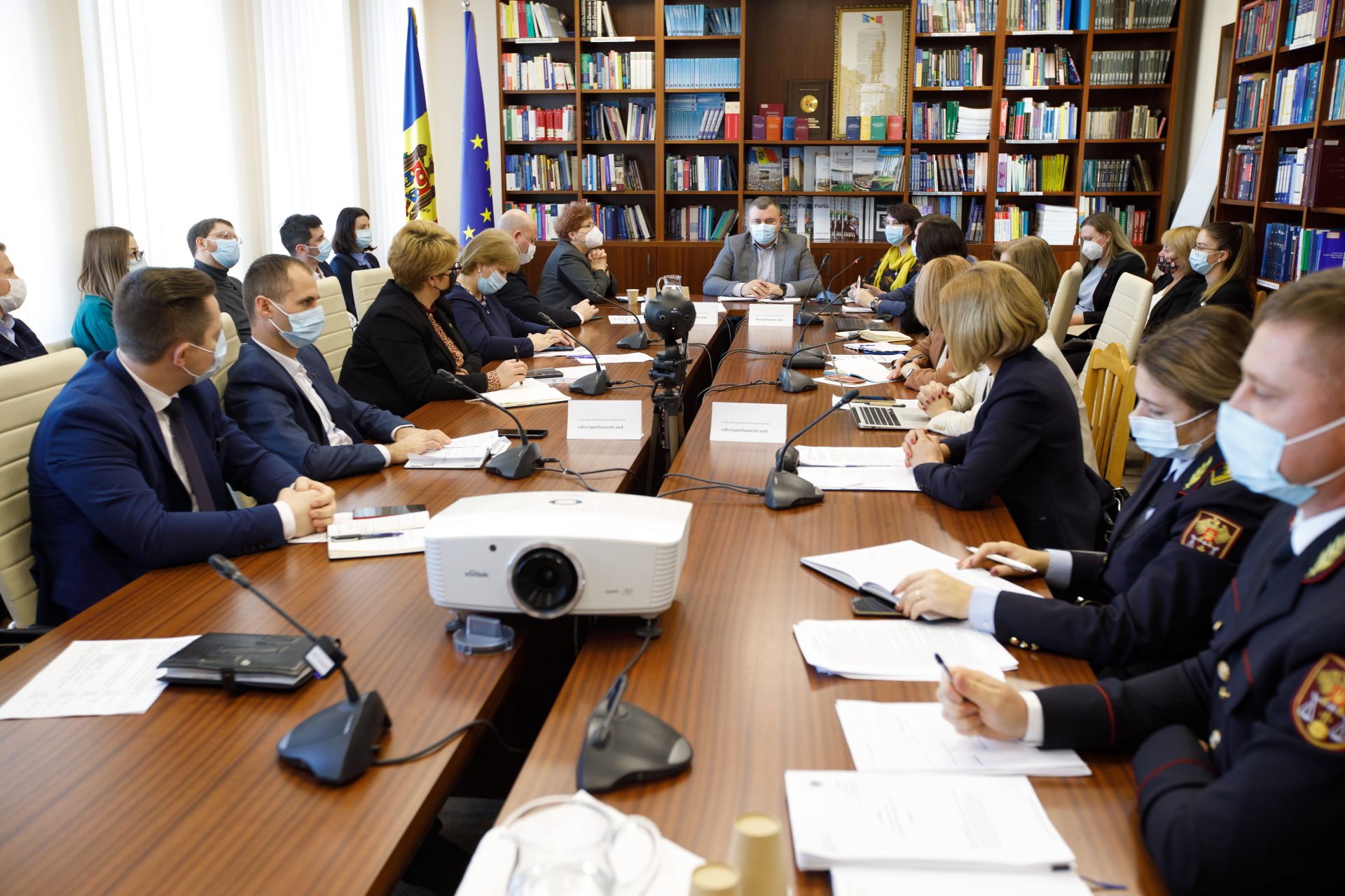 Ombudsmanul Copilului a prezentat constatările privind respectarea drepturilor copiilor aflați în detenție la Comisia parlamentară drepturile omului și relații interetnice