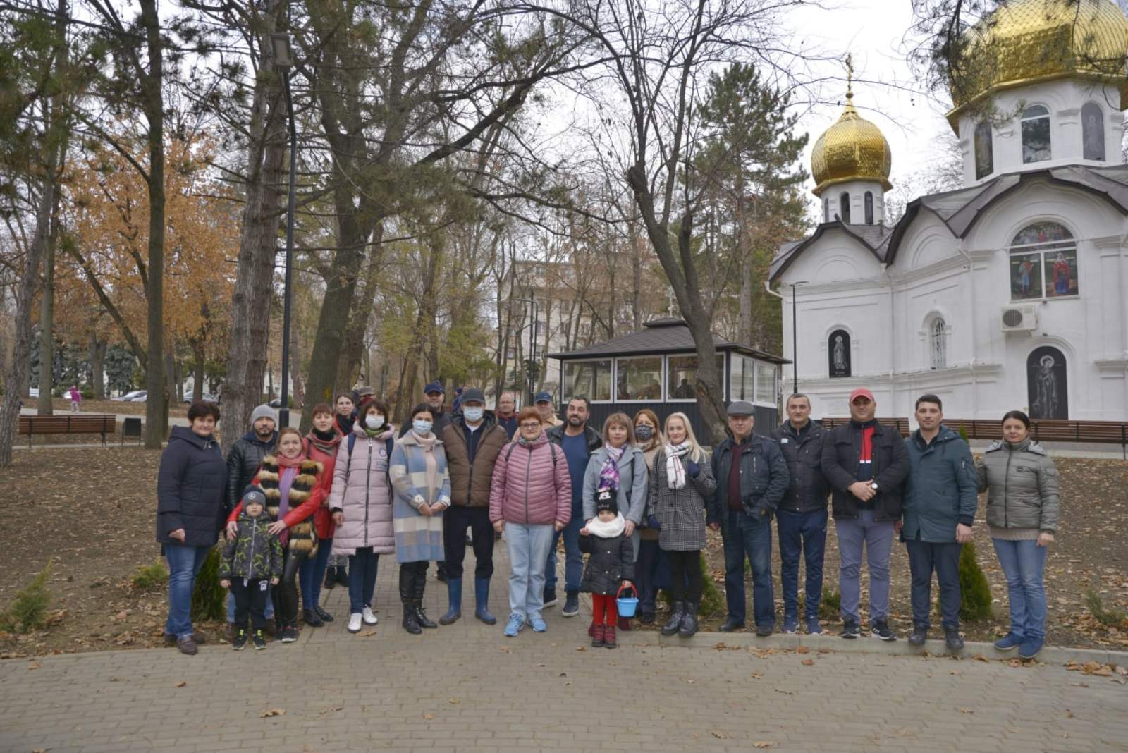 Avocatul Poporului și Avocatul Poporului pentru drepturile copilului împreună cu echipa Oficiului Avocatului Poporului au participat la activitatea de plantare a arborilor în sectorul Râșcani a Chișinăului