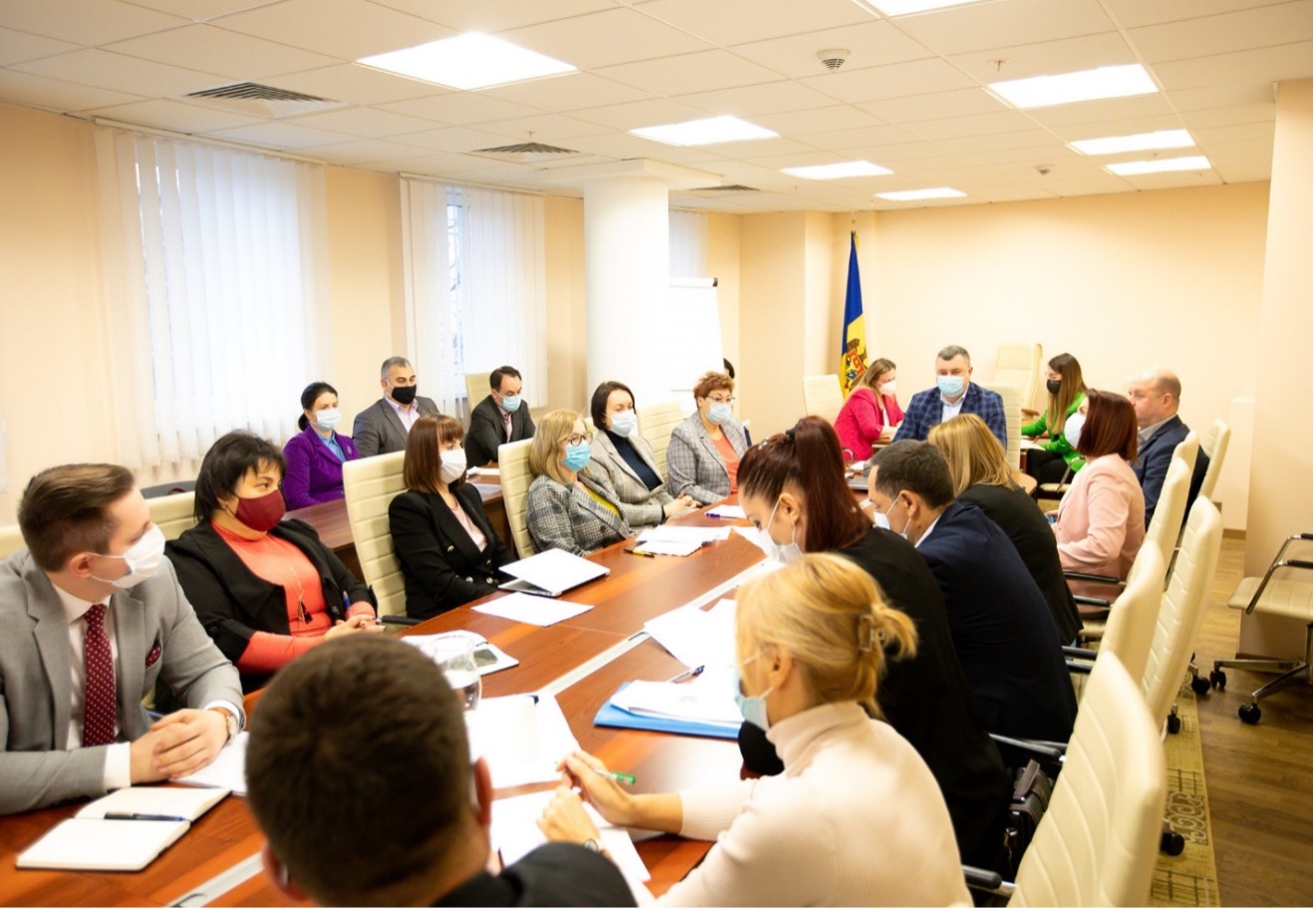 Subiectul copiilor în situație de stradă, readus în discuție de Avocatul Poporului pentru drepturile copilului în cadrul Comisiei parlamentare drepturile omului și relații interetnice