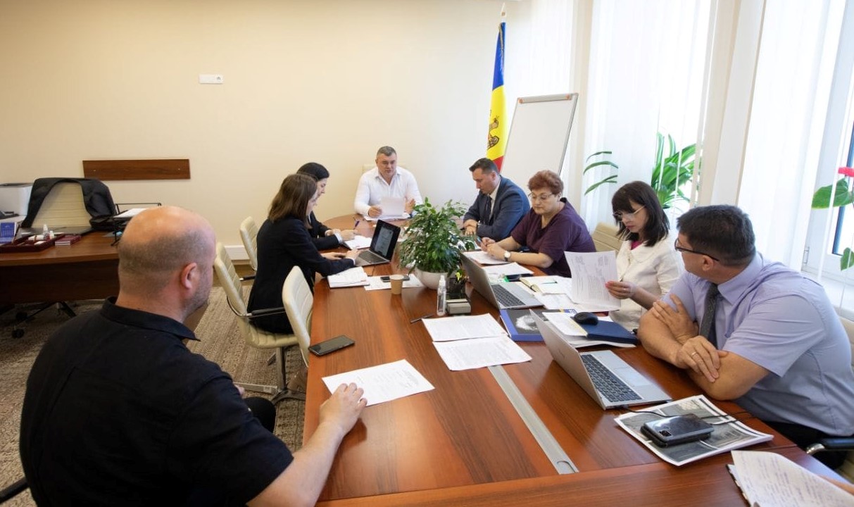 Consultări privind modificarea Legii cu privire la Avocatul Poporului (Ombudsmanul) în cadrul ședinței Comisiei Parlamentare a drepturilor omului și relații interetnice