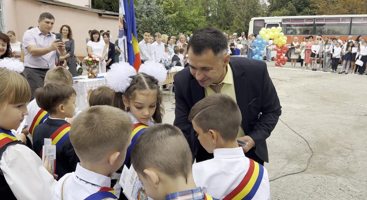 Șeful Reprezentanței Varnița a Oficiului Avocatului Poporului a participat la festivitatea de deschidere a noului an școlar a Liceului Teoretic ”Lucian Blaga” din Tiraspol